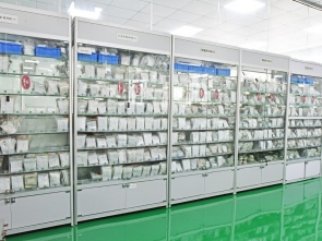 首板柜